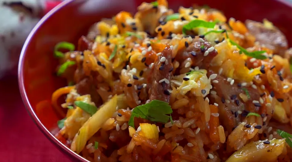 Смажений рис зі свининою по-тайськи