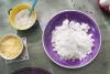 Відварений (гарячий) рис змішайте з тертим сиром, додавши 1 ст. ложку борошна. Яйце посоліть і збийте в піну.
