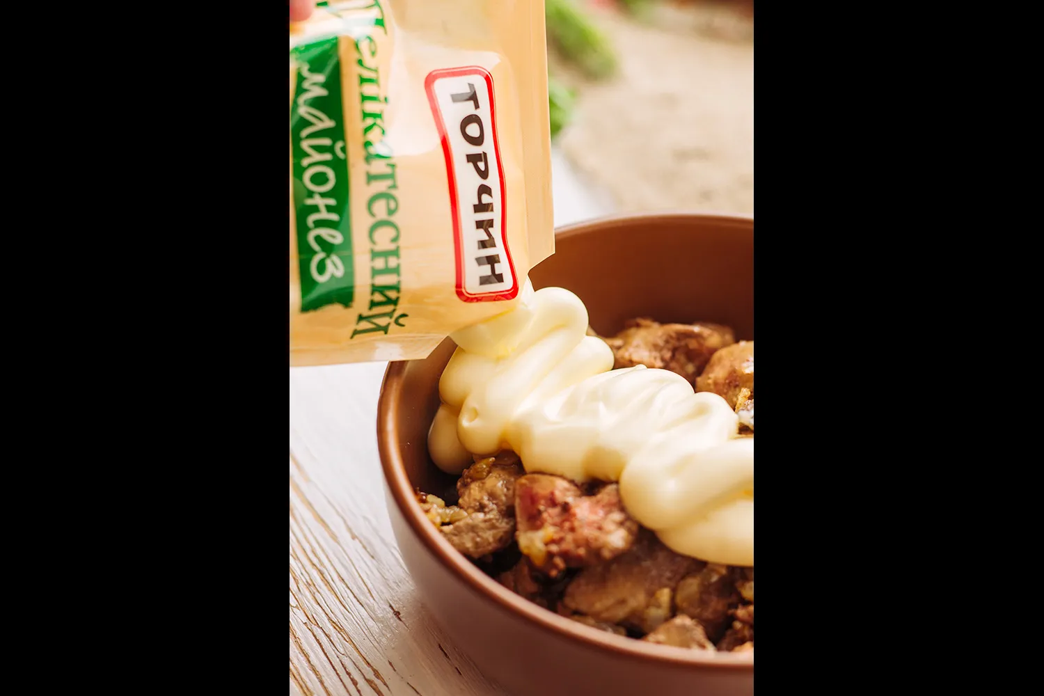 Додати майонез Торчин® «Делікатесний» і подрібнити у блендері.